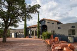 Luxe 2-Acre Oasis: Pool, Spa, Views, Firepit - Image 4