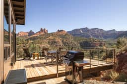 Uptown Architectural Retreat - Incredible Views, 3 Suites - Image 2