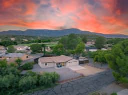 Cozy Cottonwood Oasis - Verde Valley Basecamp - Image 2