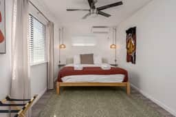 Newly Renovated 1BR in Old Town - Image 2