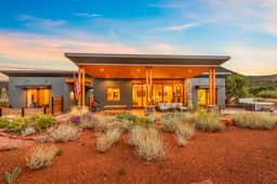 Rojo Retreat - Main 2BR Unit, Hot Tub, Patio - Image 2