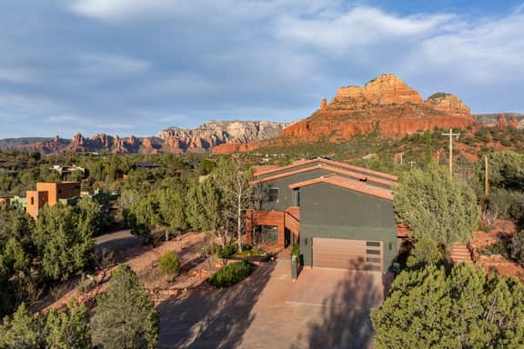 8-Bedroom, Views, Large Pool & Spa, Sauna, Gym - Image 4