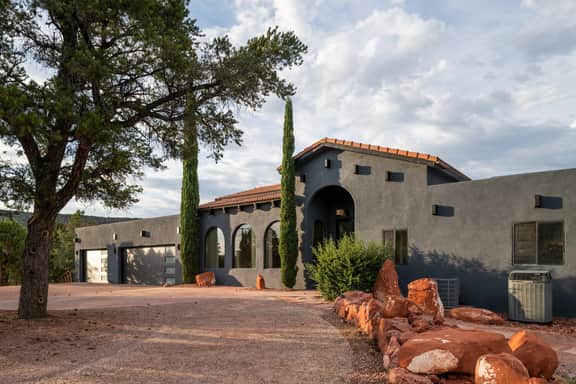 Luxe 2-Acre Oasis: Pool, Spa, Views, Firepit - Image 4