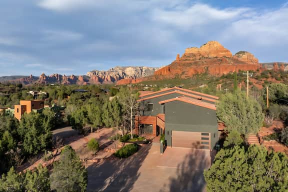 8-Bedroom, Views, Large Pool & Spa, Sauna, Gym - Image 2