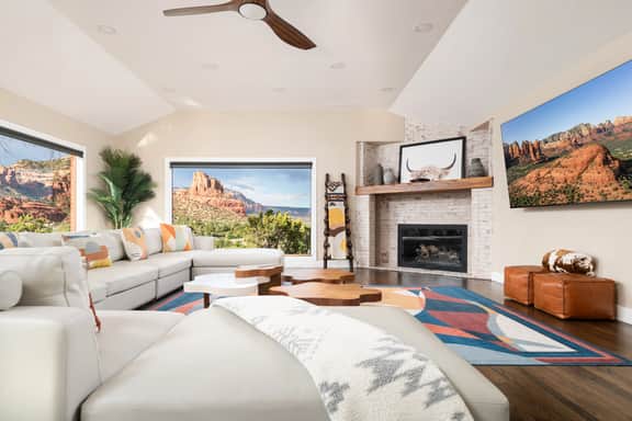 Ravens Rock Retreat: Clifftop Estate w/ 360 Views - Image 3