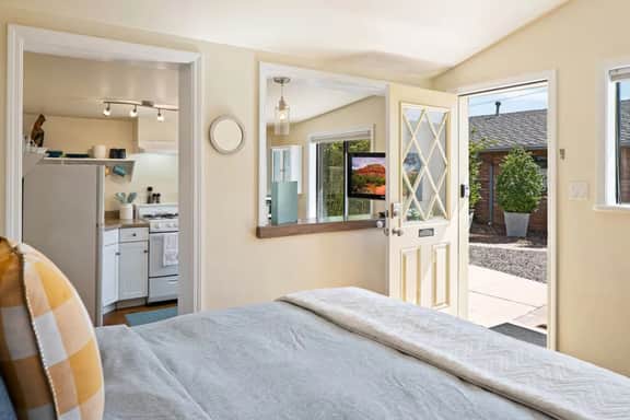 Charming Uptown Sedona Guest House | Cozy Getaway - Image 5