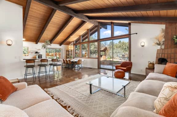 Large Mid-Century Home in Heart of Sedona - Image 2