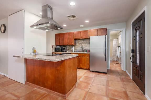 Pet-Friendly Unit with Views, Grill, Yard - Image 4