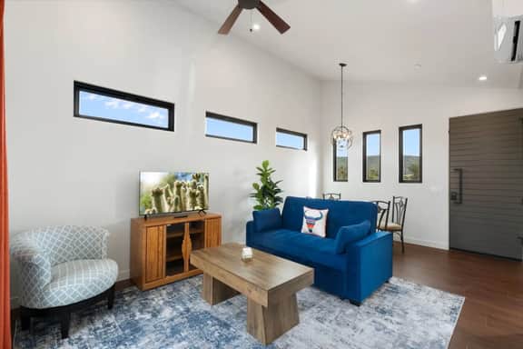 Private Guest House - Full Kitchen, Laundry, Views - Image 2