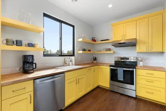 Private Guest House - Full Kitchen, Laundry, Views - Image 5