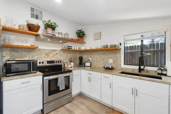 Modern Old Town 2BR + Office | Walk to Town & Wine - Image 4