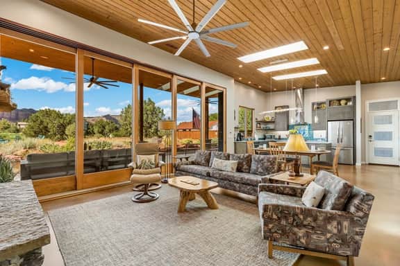 Rojo Retreat - Main 2BR Unit, Hot Tub, Patio - Image 3