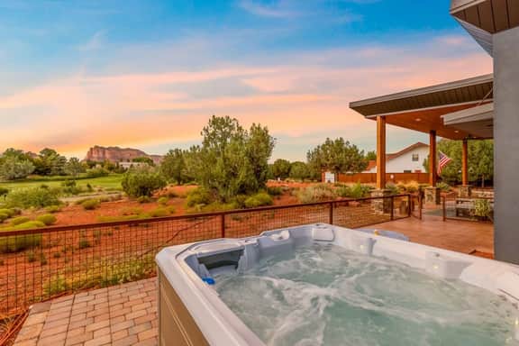 Rojo Retreat - Main 2BR Unit, Hot Tub, Patio - Image 4