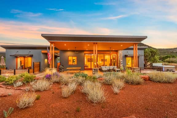 Rojo Retreat - Main 2BR Unit, Hot Tub, Patio - Image 2