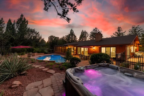 Broken Arrow Oasis, Heated Pool, Spa, Firepit - Image 1
