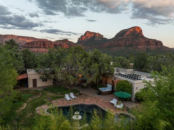 Heavenly Hacienda – Heated Pool, Hot Tub & Views - Image 1