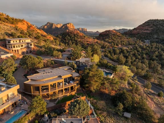 Château Sedona - Red Rock Views, Heated Pool & Spa - Image 1