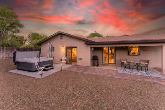 Cozy Cottonwood Oasis - Verde Valley Basecamp - Image 1
