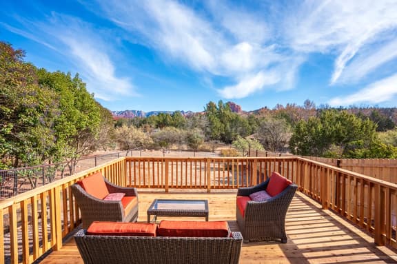Pet-Friendly Unit with Views, Grill, Yard - Image 1