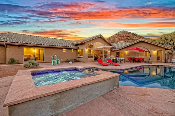 Serene Retreat-Heated Pool, Spa, Sauna, Pickleball - Image 1