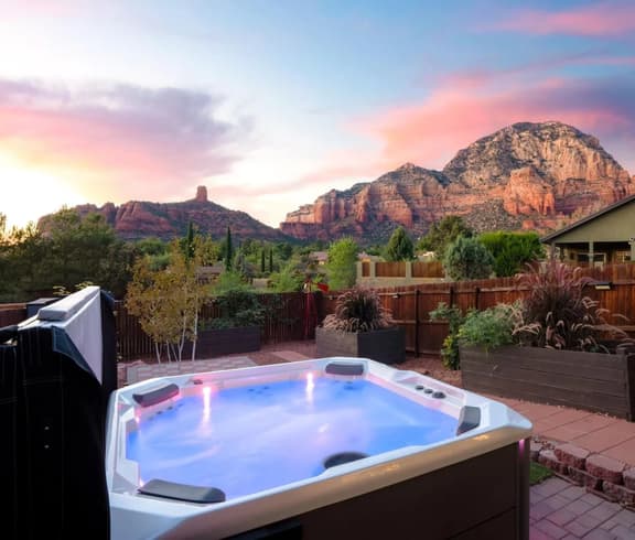 Thunder Mtn, Coffee Pot Views, Hot Tub Getaway - Image 1