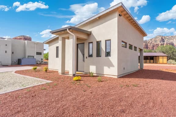 Private Guest House - Full Kitchen, Laundry, Views - Image 1