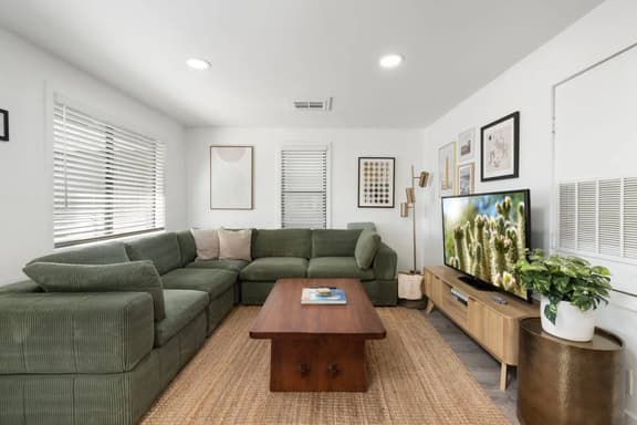 Modern Old Town 2BR + Office | Walk to Town & Wine - Image 1